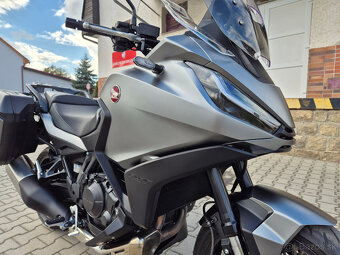 Prodám Honda NT1100 , r. v. 2024, ABS, TC, ČR, 3507km - 8