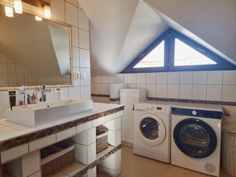 Exkluzívne na predaj RD s bazénom, garážou - 8