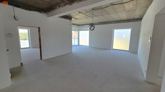 Nový skolaudovaný 4-izbový apartmán s terasou i parkovaním - 8