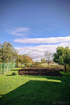 Rodinný dom s veľkou záhradou a garážou v tichej časti Choch - 8