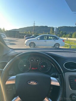 Ford Focus 1.6 - 8