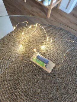 Domček svietnik a LED reťaze - 8