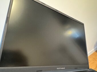 Asus Vivobook 15 - 8