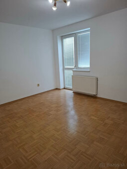 Prenájom 4 izbový byt Zlaté Moravce - 8