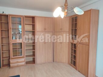 PRENÁJOM: VEĽKÝ, SLNEČNÝ 1 IZBOVÝ BYT, SÍDLISKO - 8