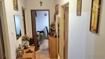 Útulný 2 izbový byt na ulici Komenského s teraskou a záhra - 8