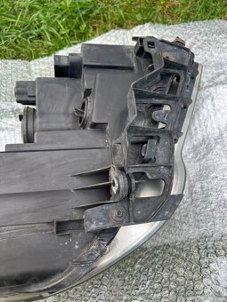 Predne svetlo vw touran - 8