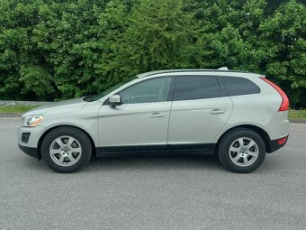 Volvo XC60 D5 AWD Momentum Geartronic - 8