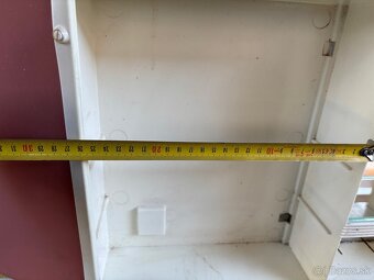 Biela plastová skrinka - 8