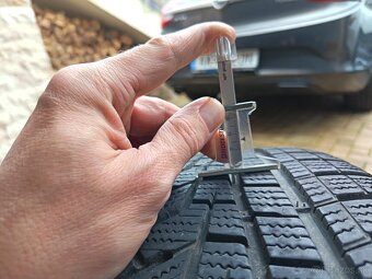 zimne pneu Hankook 215/65 R17 - 8