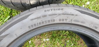 235/45 ZR18 - 8