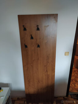 Predám skrinky a vešiak - 8