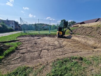 Výkop, úprava terénu, prípojky, prevoz materiálu. - 8