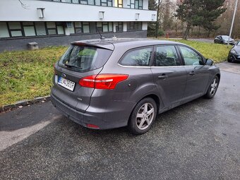 Predám Ford Focus Kombi Titanium - 8
