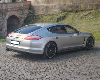 Porsche Panamera GTS - 8