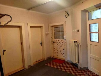 Predaj, rodinný dom s veľkým pozemkom vhodný na podnikanie - 8