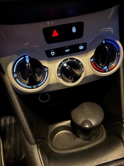 Peugeot 208 | 11/2016 | Benzín | 68 PS / 50 kW | N1 (úžitkov - 8