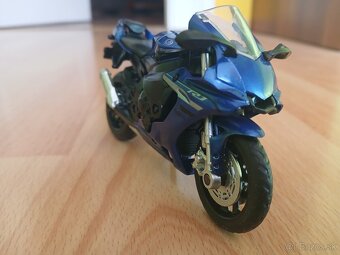 Modely autíčiek a motorka - 8