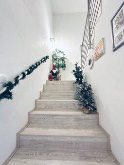 EXKLUZÍVNE NA PREDAJ NOVOSTAVBU RD S BAZÉNOM V CENTRE - 8