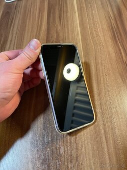 iPhone 11 Lila 64GB - 8