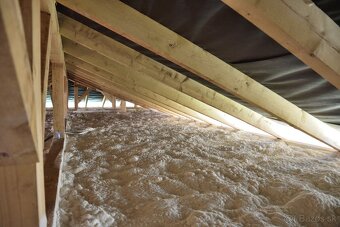 🏠 PROFESIONÁLNE STRIEKANIE PUR IZOLÁCIE – ÚSPORA ENERGIE A - 8