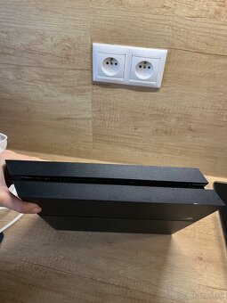 PlayStation 4 (PS4) - 8
