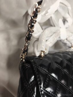 Čierna kabelka zn. Guess - 8