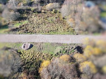 Krásny a slnečný stavebný pozemok s IS na hranici na … - 8