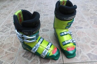 Lyžiarky Nordica a Lowa . - 8