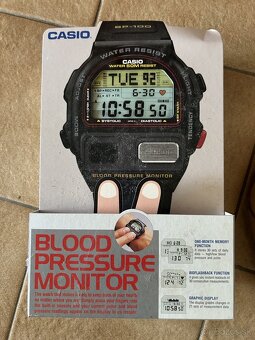 Nastenne hodiny Quartz a retro reklamny stojancek na Casio - 8