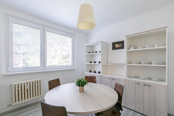 Zariadený, zrekonštruovaný 4 izb.byt 79 m2, balkón, pivnica. - 8