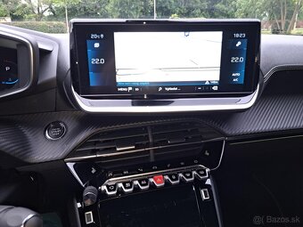 Peugeot 2008 1.5 HDi automat EAT8 , r.v. 2023 , 31 600 km - 8