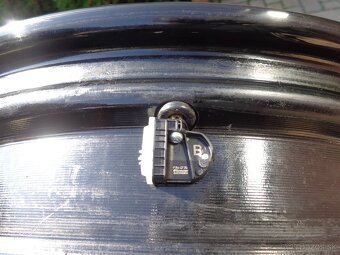 5x114,3 19" original KIA EV9 aludisky s TPMS ventilmi - 8
