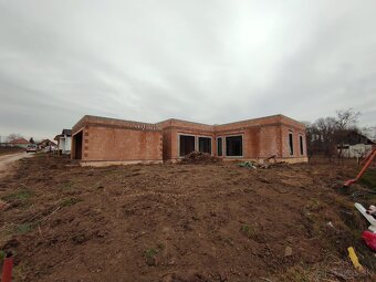 5-izbovy rodinný dom 15 minút od NR - 8