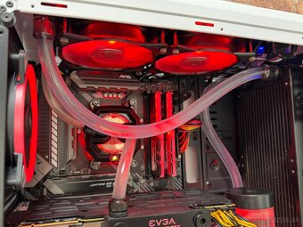 Ryzen 7 5800X\16GB\RTX 2080Ti\SSD\700W Zdroj - 8