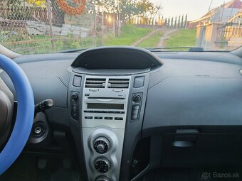 YARIS 1.0 B 5D - 8