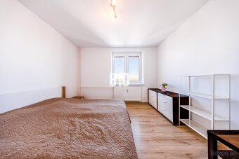 SENEC NA DLANI V TOMTO PREROBENOM 3 IZBOVOM BYTE NA J. JESEN - 8