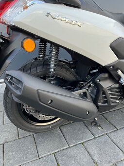 YAMAHA NMAX - 8
