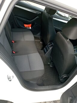 Octavia Combi 1.6 TDI 110k Active DSG - 8