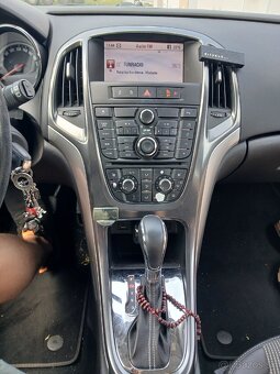 Opel Astra J 1.6i 85kw Automat - 8