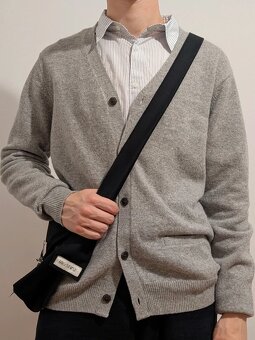V-Neck Cardigan UNIQLO šedý kardigan Premium Lambswool - 8