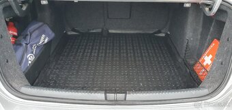 Volkswagen Jetta 2,0 TDI Highline manuál - 8