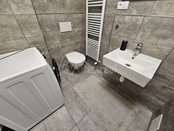 Moderný, komplet zariadený 2 izbový byt s parkovacím … - 8