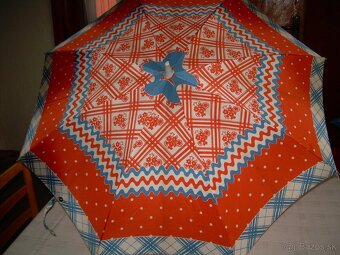 dětské deštníčky, kostýmy, teplákovka - 8