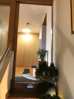 REZERVOVANÉ: NA PREDAJ ZARIADENÝ RODINNÝ DOM - 8