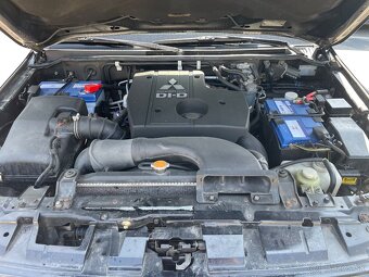 Mitsubishi Pajero 3,2 DiD 7 miestne - 8