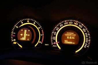 Toyota Auris 1,6i VVT Valvematic 91kw/124koní 2008 - 8
