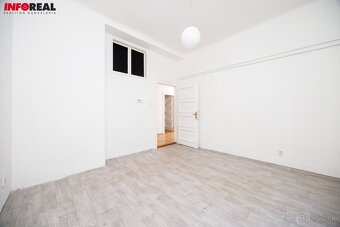 Veľký 3-izbový byt (97 m² + balkón), možná reko. 4izb. - 8