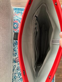 Červený ruksak - 8