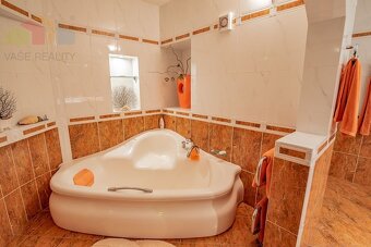 Krásny 7-izbový dom, 328 m² + 1389 m² pozemok, Trebostovo, o - 8